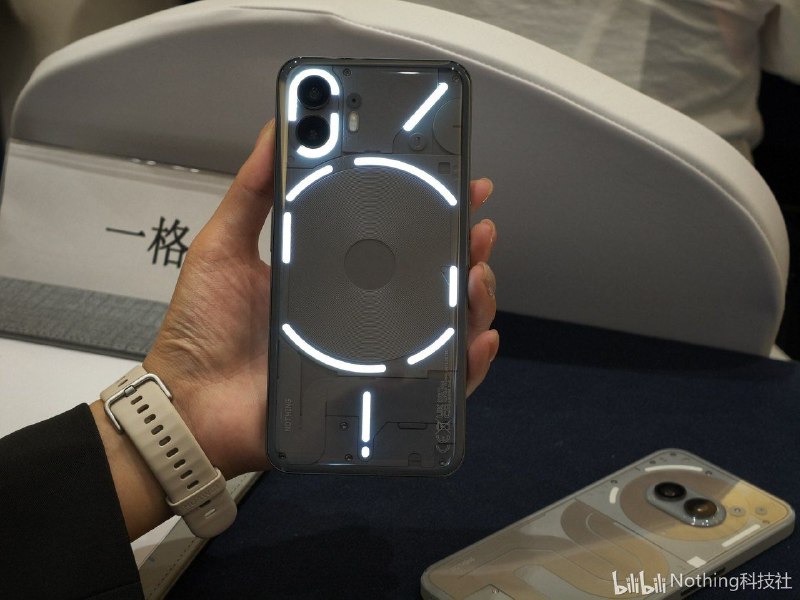 “Nothing” 即将进入中国 🇨🇳🌏✨这个品牌以其极简且颠覆性的愿景，将正式登陆这一关键市场，迈向设计未来的旅程仍在继续！消息原文：Nothing科技社的动态via 匿名🗒 标签: #Nothing 📢 频道: @GodlyNews1🤖 投稿: @GodlyNewsBot