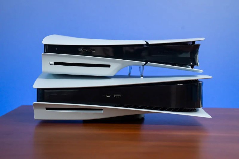索尼的新款“纤薄”PlayStation 5更小，但也更奇怪至少从某些角度来看，你不会那么注意那些尴尬的小脚