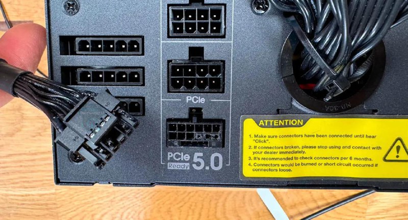 英伟达的 RTX 5090 电源接口融化，12VHPWR 电源线问题再次出现