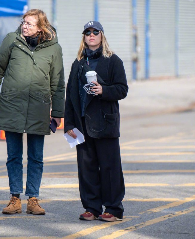 《了不起的埃莉诺》开拍 斯嘉丽约翰逊转行当导演演员斯嘉丽·约翰逊转型做导演，她执导的首部剧情长片《了不起的埃莉诺》正式开拍，她曾于2009年作为导演拍摄短片《破鞋》，但口碑平平