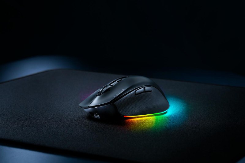雷蛇推出首款垂直鼠标全新 Razer Pro Click V2 垂直版为 RGB party带来了人体工程学设计