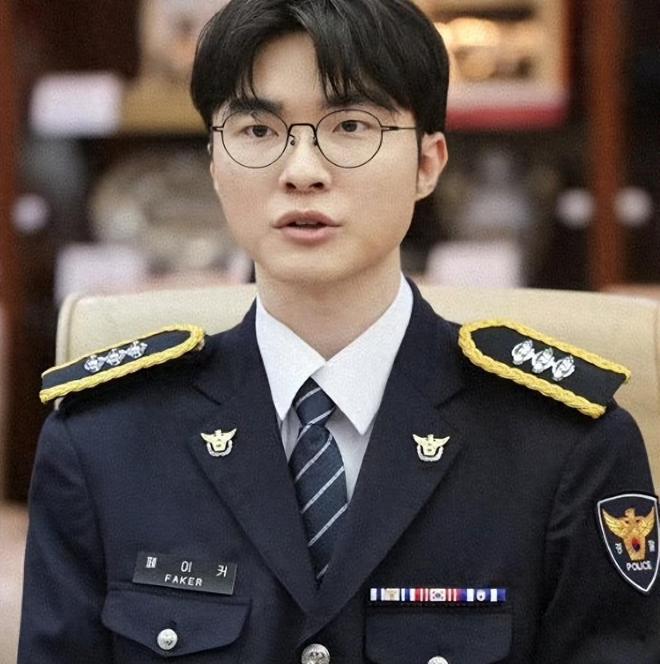 Faker（李相赫）正式被任命为名誉警察，同时担任青少年网络赌博预防宣传大使，并授予其“警长”级别的名誉身份