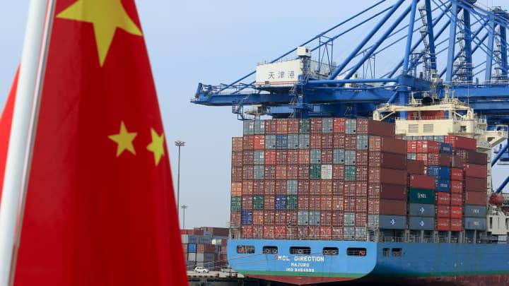 白宫确认，对中国加征的104%关税将在周三凌晨 12:01 生效一位白宫官员向 CNBC 确认，美国对中国进口商品的关税将在东部时间周三凌晨 12:01 飙升至 104%