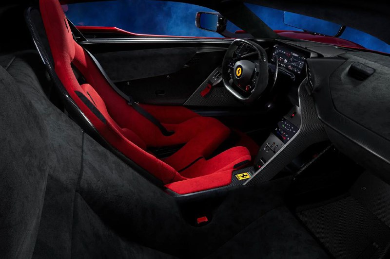 法拉利的 F80 采用“动力优化”技术，让驾驶者在需要的地方获得更多动力法拉利有史以来“最强劲的道路汽车”基于混合动力 V6 配置，搭配三个电动马达，能够产生高达 1200 马力