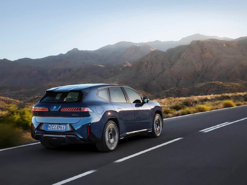 宝马 iX3 全新鼻孔外观9月5日，宝马在慕尼黑总部发布了新时代iX3，该车也是宝马智能化转型之作