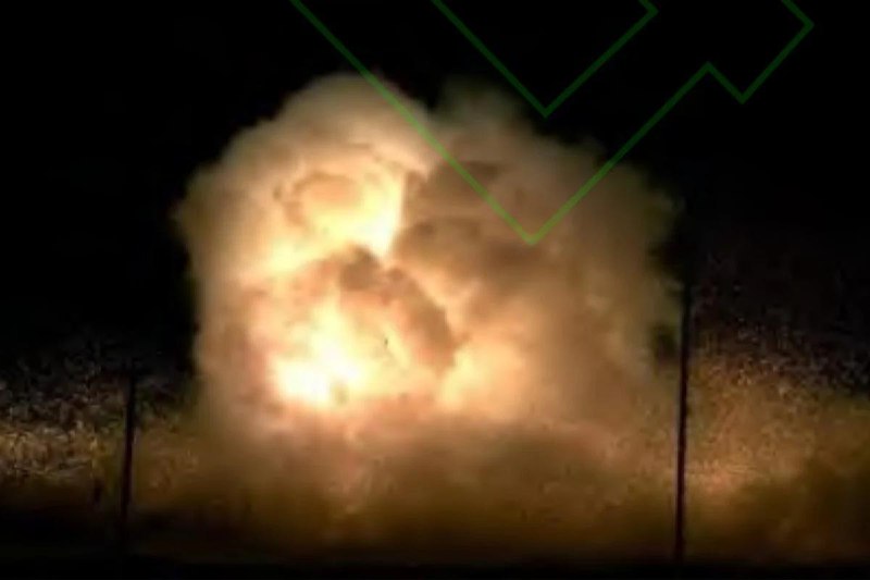 中国成功进行了非核“氢弹”试验这种武器产生的白炽火球持续时间比 TNT 爆炸的瞬间闪光要长 15 倍一项上个月发表的研究显示，中国的研究人员成功在一次受控的野外测试中引爆了一种以氢为基础的爆炸装置，这种爆炸引发了毁灭性的化学链式反应，而且完全没有使用任何核材料