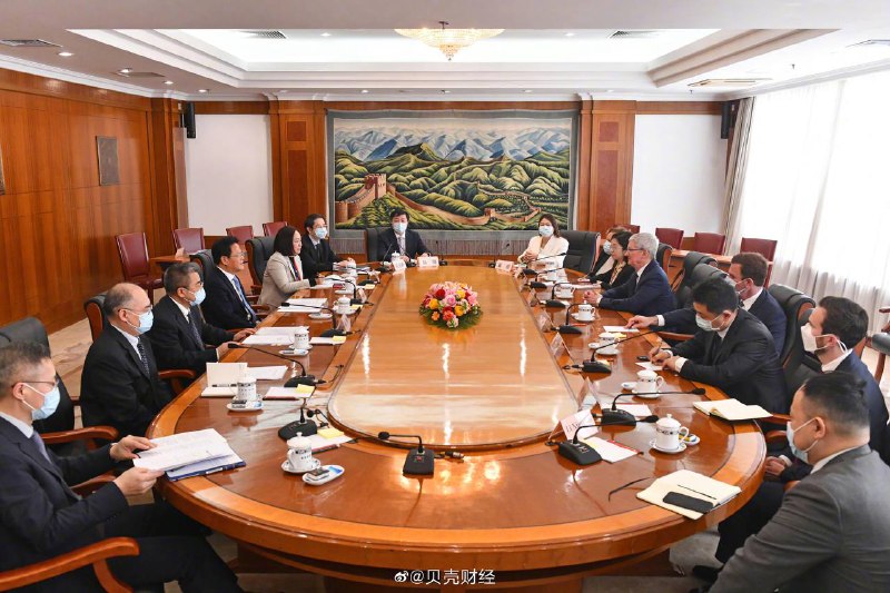 国家发改委主要负责同志会见美国苹果公司首席执行官库克一行3月27日，国家发展改革委主任郑栅洁会见美国苹果公司首席执行官库克一行