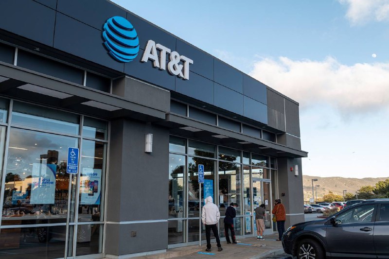 马斯克的SpaceX迎来新对手AT&T Inc.与卫星供应商AST SpaceMobile Inc.达成合作，携手提供来自太空的无线网络服务，这将对埃隆·马斯克(Elon Musk)的SpaceX构成挑战，后者于两年前与T-Mobile US Inc.达成了类似合作