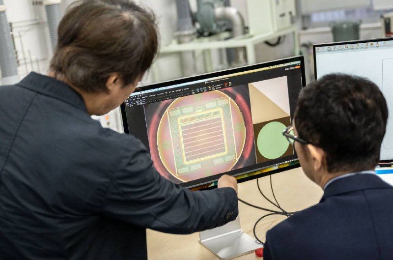 美国对中国的芯片限制再加码 最新目标针对设计软件知情人士透露，特朗普政府正在着手限制对中国出售芯片设计软件，与此同时美国政府也在评估就该问题发布更广泛的政策声明