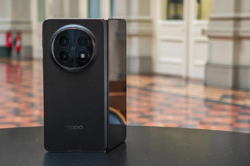 “世界上最薄”的可折叠设备Oppo Find N5Find N5 几乎和它的 USB-C 接口一样薄