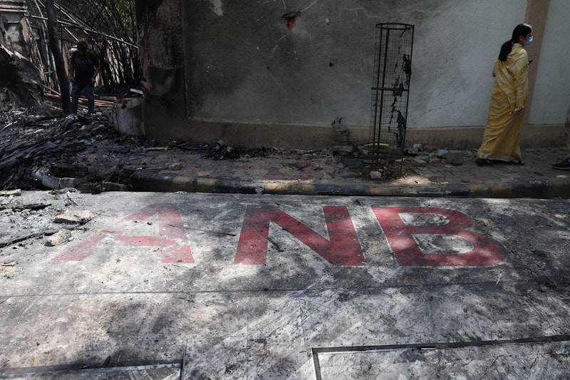 警方称，已有超过 100 具遗体被送到艾哈迈达巴德的一家医院早些时候，路透社报道飞机撞上了一座医生宿舍