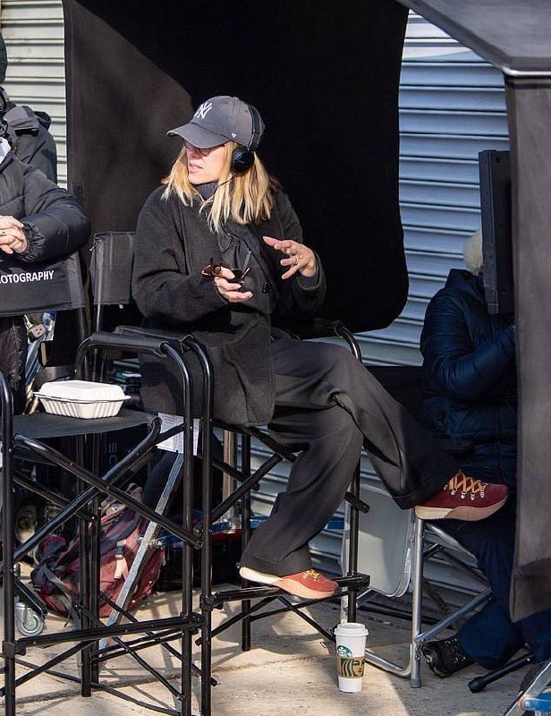 《了不起的埃莉诺》开拍 斯嘉丽约翰逊转行当导演演员斯嘉丽·约翰逊转型做导演，她执导的首部剧情长片《了不起的埃莉诺》正式开拍，她曾于2009年作为导演拍摄短片《破鞋》，但口碑平平