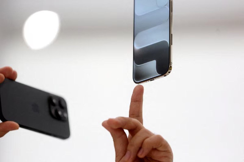 Apple 起诉 OpenAI 及其两名前员工，指控其窃取商业秘密指控称，OpenAI盗用Apple的商业秘密，以推动 OpenAI 进军消费硬件