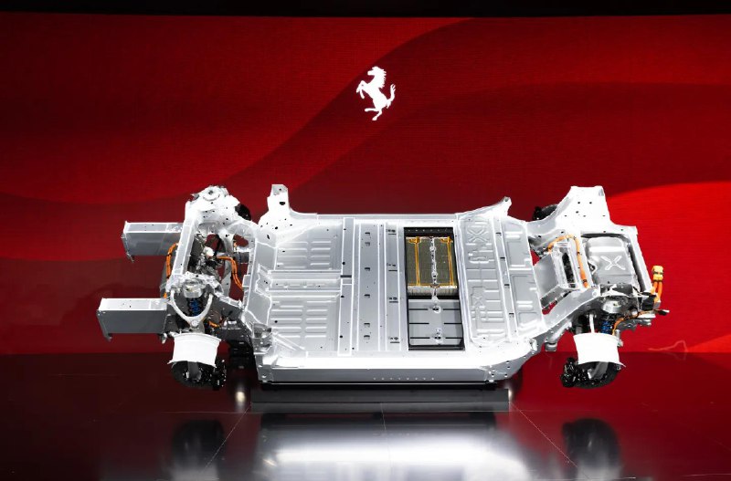 法拉利揭示了其即将推出的 1000 马力电动车的内部细节即将推出的 Elettrica 将成为法拉利的首款纯电动车，但它有一些我们熟悉的参数，比如 1000 马力的动力和最高 193 英里的时速