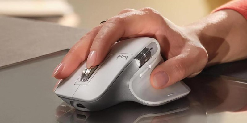 由于关税生效，在美销售的罗技产品价格最高上涨 25%Cameron Dougherty 拍摄的一段视频详细讲解了这次涨价的情况：在这份详细的分析中，我们深入探讨了罗技最近悄悄对超过一半产品线涨价的举动，平均涨幅达到 14%