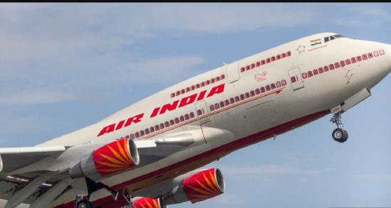 印度航空一航班在收到炸弹威胁后在泰国普吉岛紧急迫降泰国机场当局称，一架从泰国普吉岛飞往印度首都新德里的印度航空公司航班周五收到炸弹威胁，并在普吉岛紧急迫降