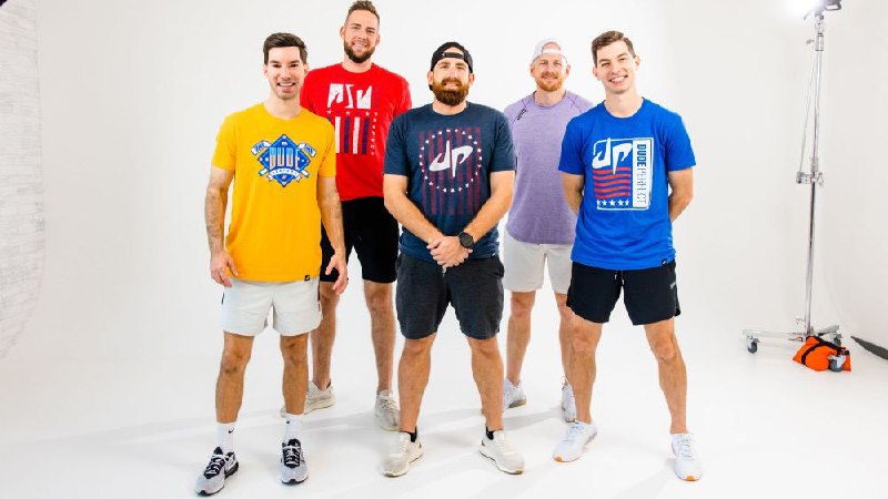 YouTube 上的 Dude Perfect 以超过 1 亿美元的投资建造新的德州总部，计划打造成“家庭友好型”娱乐场所Dude Perfect 是一个由五名成员组成的喜剧与体育类 YouTube 创作团队，他们从私人投资公司 Highmount Capital 那里筹集到超过 1 亿美元的增长资本——计划用这笔钱将他们的品牌延伸到在线视频之外