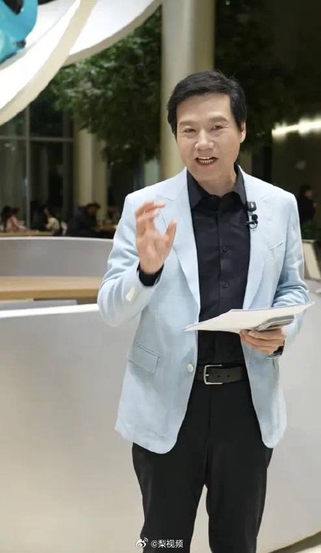 雷军宣布”初代”小米SU7正式停产财联社2月10日电，小米创办人、董事长兼CEO雷军在直播中透露，最后一辆初代小米SU7量产下线，正在运送途中，将安排车主提车