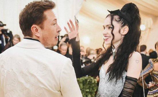 马斯克前女友赞成其与扎克伯格对决：“男人们需要发泄阳刚之气”马斯克的前女友格莱姆斯对马斯克计划与扎克伯格进行的格斗发表了看法，称马斯克“非常强壮”，他正在利用这场比赛来展示自己的男子气概