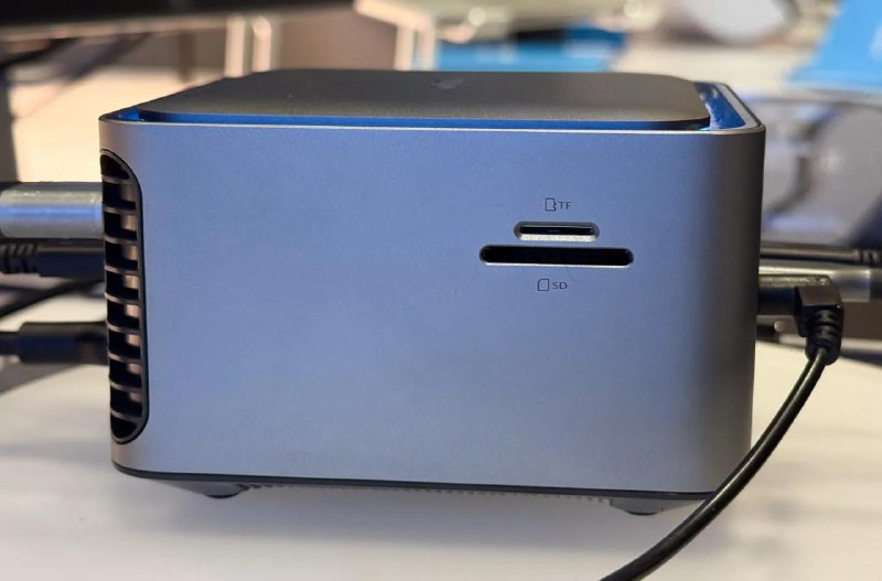 安克发布首款 Thunderbolt 5 扩展坞，内置电源该扩展坞还具有可调节的环境照明和一个散热风扇，因此不会导致过热