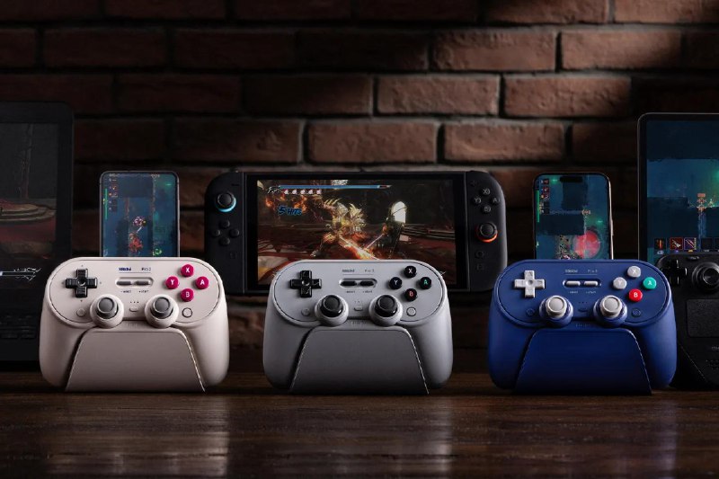 8BitDo 推出首款可更换按钮的游戏手柄Pro 3你可以根据需求，将 Pro 3 的磁性按钮在 Xbox 和 Switch 的布局之间交换位置