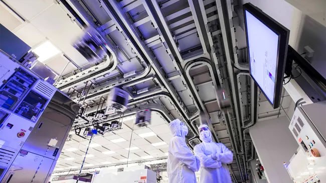 报告称，美国政府正在推动台积电和英特尔在美国建立合资企业一位华尔街分析师的推测表明，美国政府正在推动英特尔和台积电成立一个联合芯片生产企业，这个企业将由这两家公司共同拥有，并由台积电运营