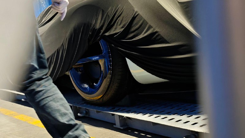 小米将发布One more thing，北京时间28日晚9点举行发布会一位𝕏用户嗮出了微博上的实车图🗒 标签: #小米📢 频道: @GodlyNews1🤖 投稿: @GodlyNewsBot