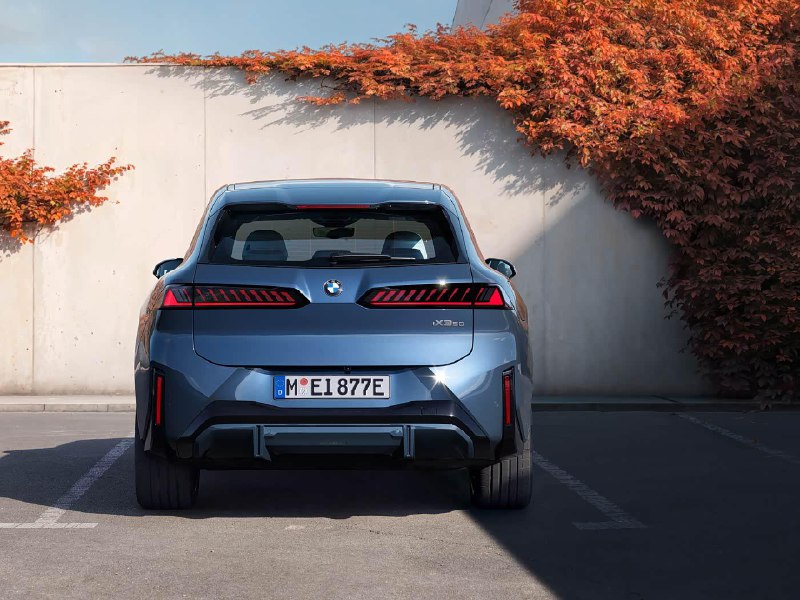 宝马 iX3 全新鼻孔外观9月5日，宝马在慕尼黑总部发布了新时代iX3，该车也是宝马智能化转型之作