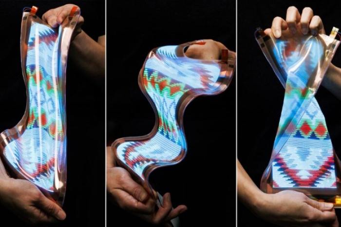 LG 推出全球首款具伸展性荧幕，12 寸可延展至 18 寸LG Display 宣布，成功开发出可从原尺寸延展 50% 而不失真的显示器，成为业界首创