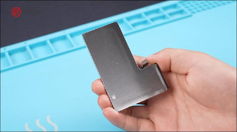 iPhone 16 被 iFixit 拆解，揭露 iPhone 16 与 16 Plus 具备 16 Pro 系列都没有的全新、更简单的可更换电池系统 iFixit 的拆解揭露了 iPhone 16 和 16 Plus 采用了更简单的可更换电池系统，而这项技术在 16 Pro 和 16 Pro Max 上还未实施