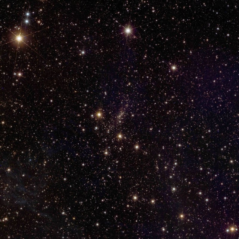 欧几里得空间望远镜捕捉到数以万计的闪烁星系为庆祝望远镜早些时候发布的观测结果并首次发表 科学论文，欧洲空间局发布了这些令人叹为观止的星空景象