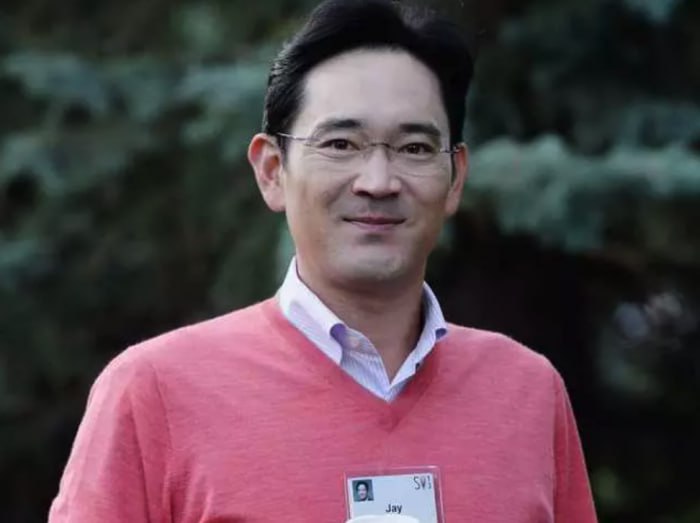 消息称三星创始家族成员出售约20亿美元股票以支付遗产税据知情人士透露，三星集团背后的李氏家族出售了包括三星电子在内的四家上市公司价值约20亿美元的股份