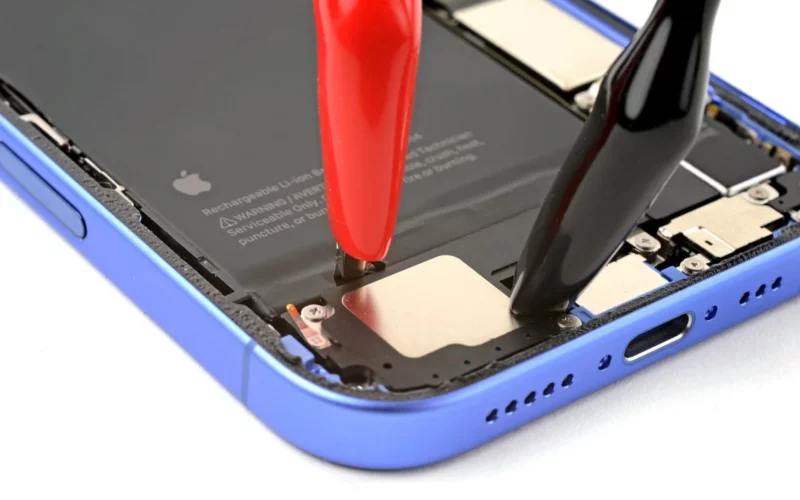 自己电池自己换，iFixit 推出 iPhone 16 换电神器 VoltClip知名维修网站 iFixit 近日推出一款名为 VoltClip 的新工具，专为 iPhone 16 的电池更换设计