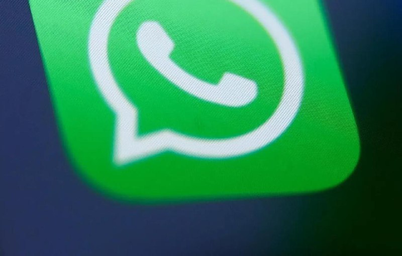 WhatsApp 新增的 Meta AI 聊天机器人引发隐私担忧WhatsApp 用户对无法移除新的 Meta AI 聊天机器人功能感到沮丧，他们担心公司可能会利用他们的私人聊天来训练机器人