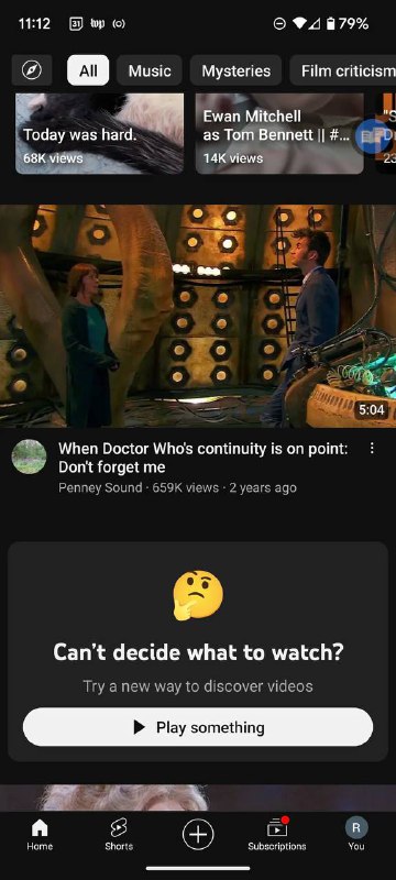YouTube正在测试一个“随便看点什么”的按钮YouTube似乎正在测试其移动应用上的新功能——“随便看看”按钮，当你不知道要观看什么视频时，它会引导你进入一个随机视频