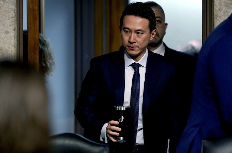 特朗普与周受资会晤 暗示对扭转TikTok禁令持开放态度美国当选总统唐纳德·特朗普暗示将考虑是否阻挡对TikTok迫在眉睫的禁令，扭转了他在2020年担任总统时对这家中国视频分享应用的强硬立场