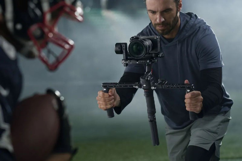 大疆推出新款 Ronin 稳定器，面向个人创作者和工作室大疆 RS 4 和 RS 4 Pro 都提供了改进的稳定性，而 Pro 版本增加了激光雷达对焦功能