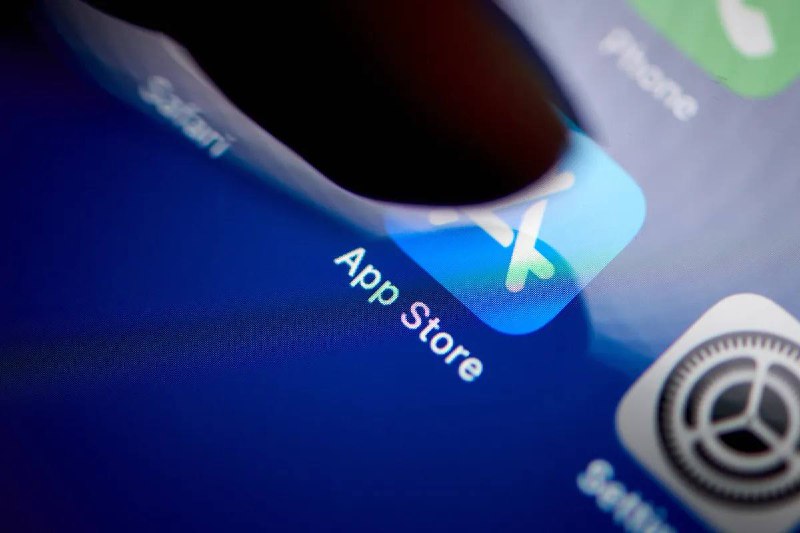 中国监管机构拟调查 App Store 收费政策，为反垄断铺路知情人士说，市监总局去年约谈苹果高管和App开发者，关注苹果税（应用内支付抽成30%、禁止外部支付）问题，认为费率畸高，禁止外部应用商店和支付方式阻碍竞争，损害中国消费者利益