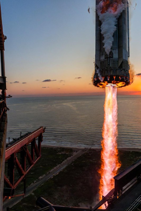 近距离抓拍星舰的猛禽发动机🗒 标签: #SpaceX #StarShip📢 频道: @GodlyNews1🤖 投稿: @GodlyNewsBot